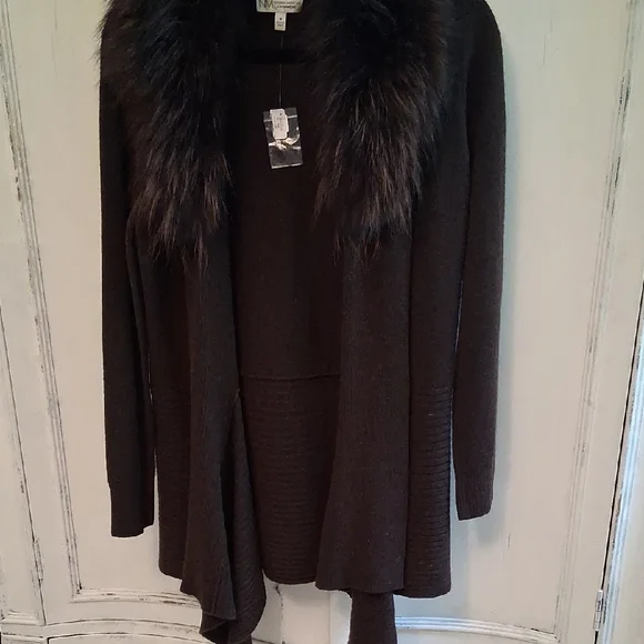 Nwt NEIMAN MARCUS 100% CASHMERE SWEATER WITH REAL FOX DETACHABLE COLLAR - Picture 2 of 7